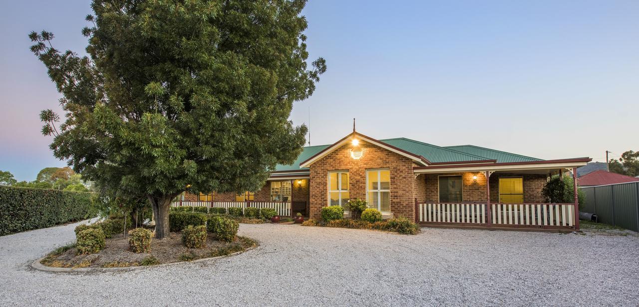 Colonial Court House Villa Mudgee Exterior photo