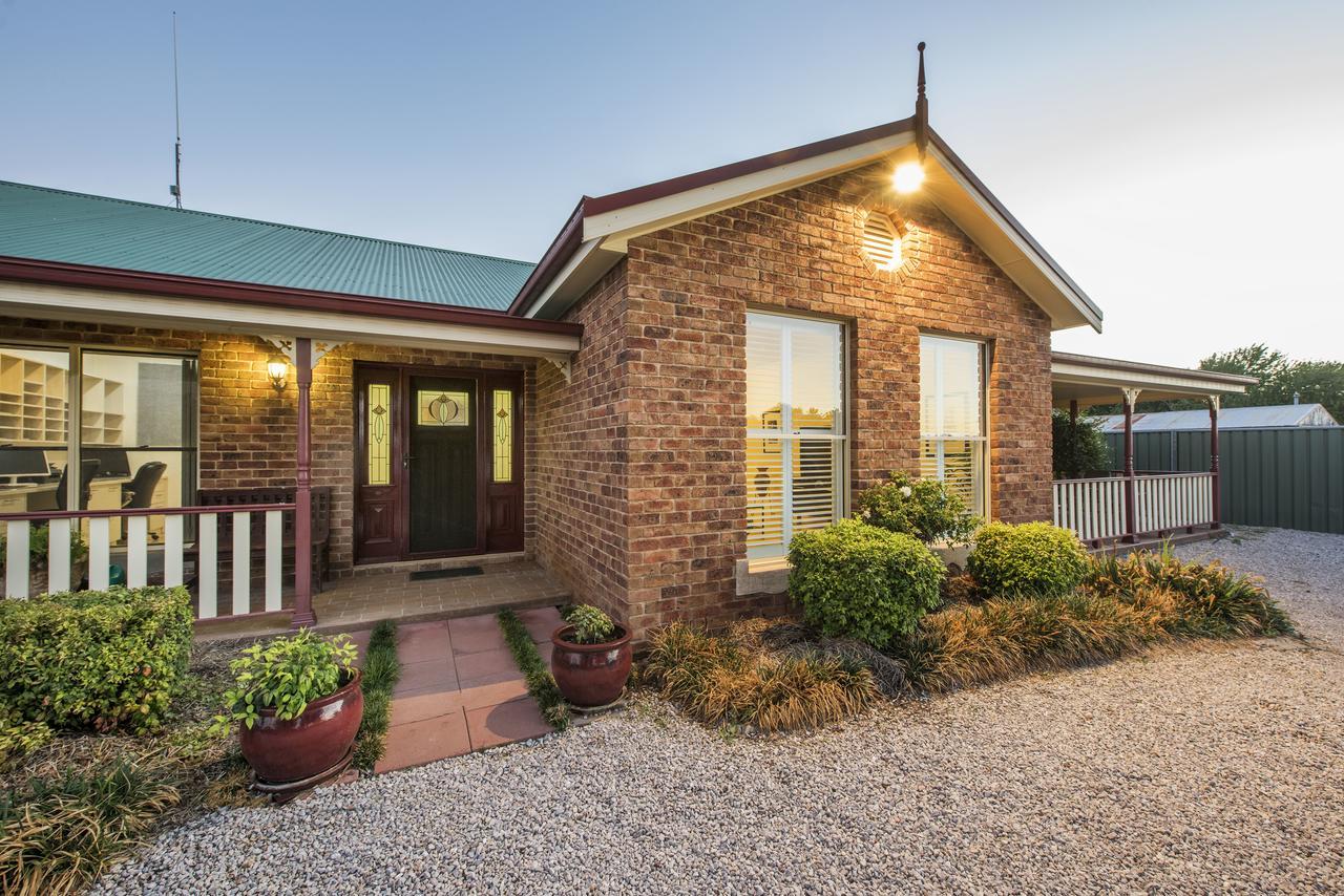 Colonial Court House Villa Mudgee Exterior photo